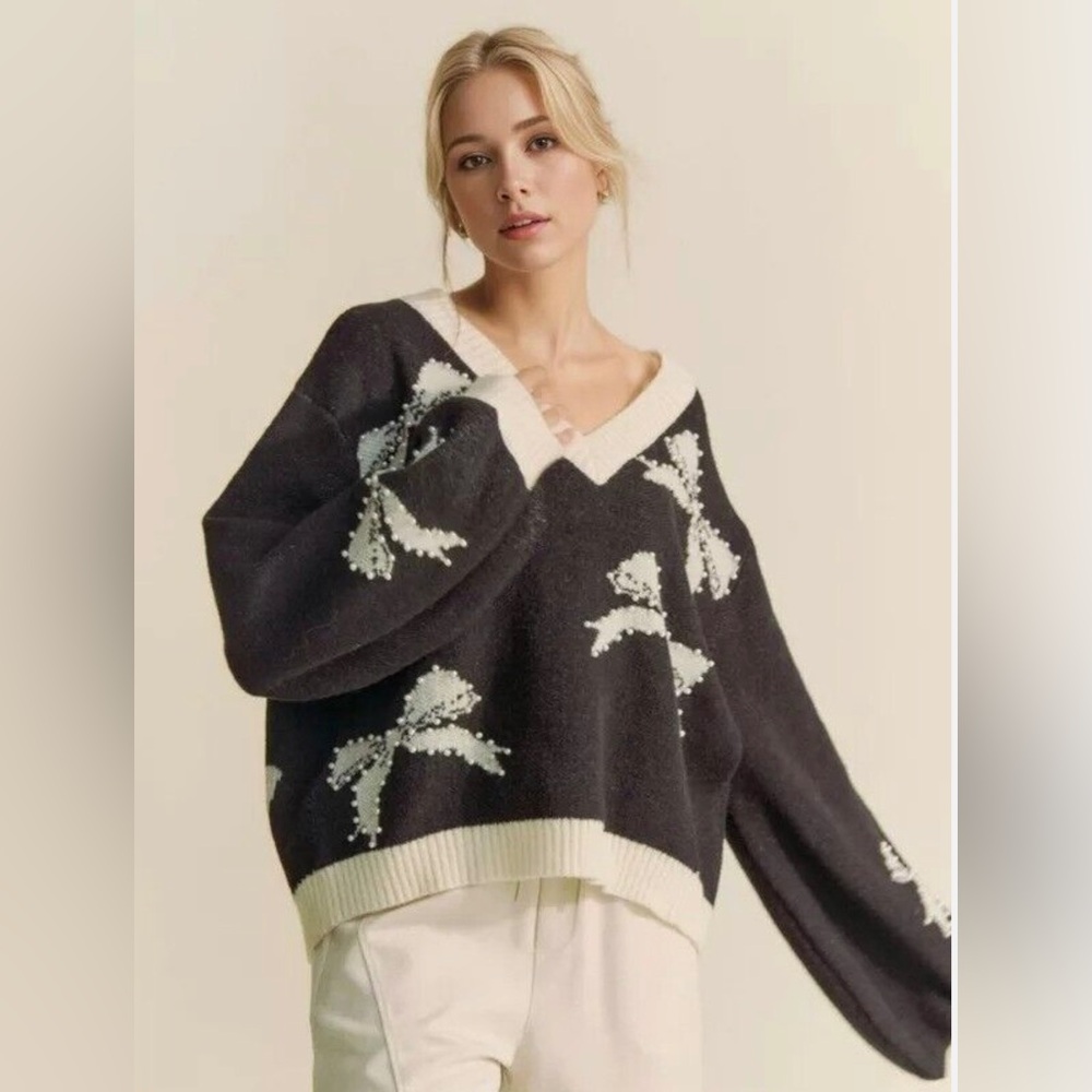 DAVI & DANI Ladies S (Oversized) Black & Cream Bow 🎀 V neck Sweater